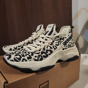Steve Maddens Womens Maxima Sneakers Size 9
